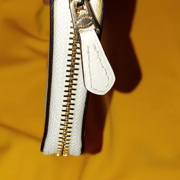 MOTHER'S DAY Coach Lipstick Wallet - Picture 4 of 4